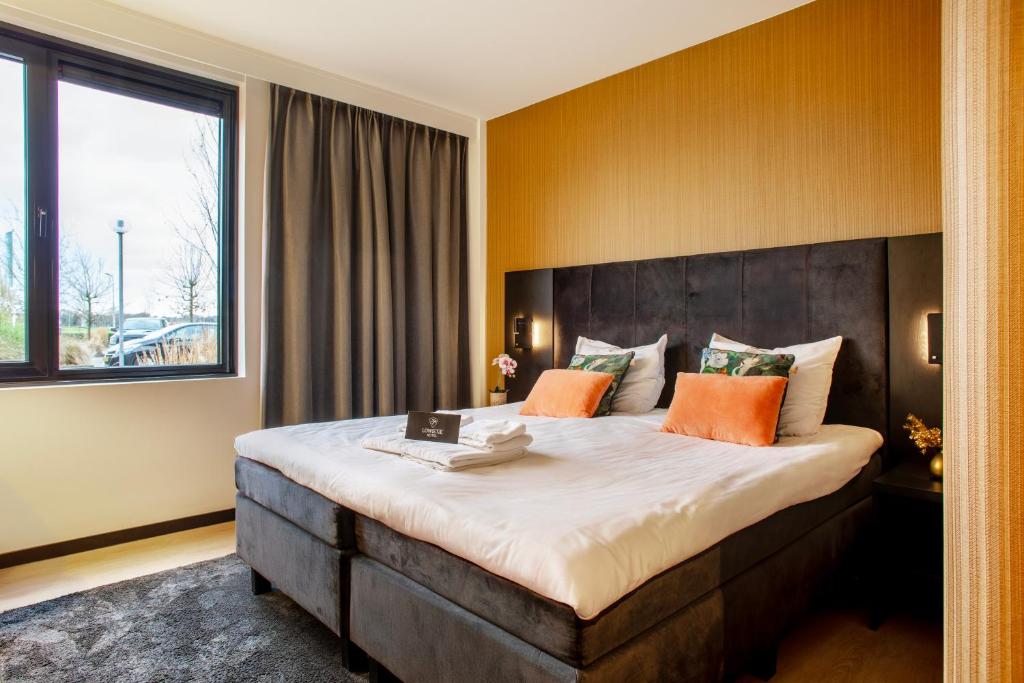 Postel nebo postele na pokoji v ubytování Hotel Lowietje Lisse - Keukenhof