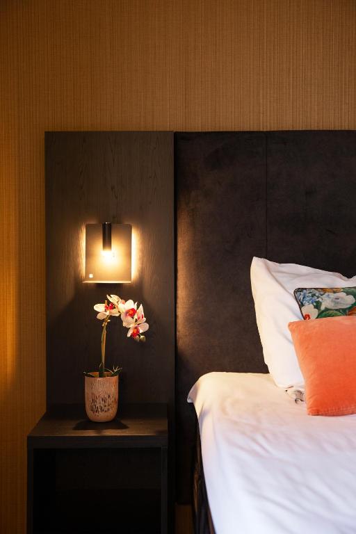 Postel nebo postele na pokoji v ubytování Hotel Lowietje Lisse - Keukenhof