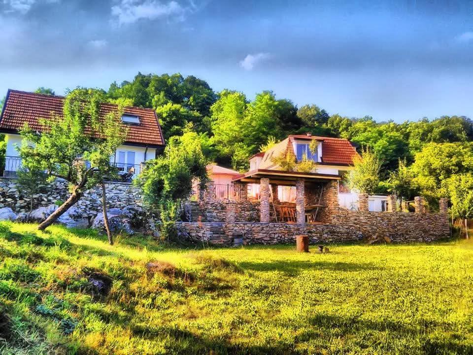 Galeriebild der Unterkunft Villa Perule 2 Вила Перуле in Shumnatitsa