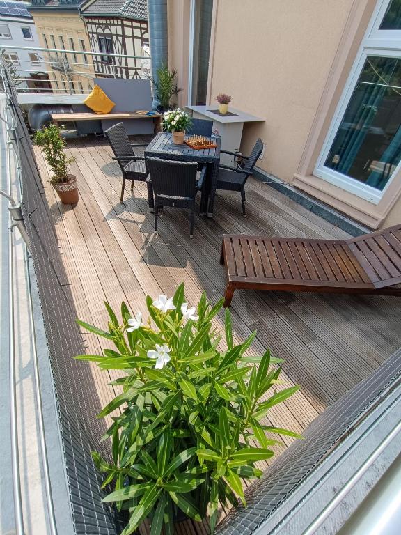 a deck with a table and chairs on a balcony at Wohnung am Schlosspark in Bendorf
