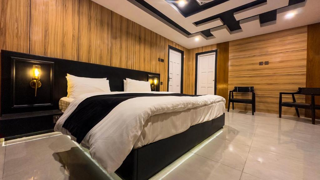 Postel nebo postele na pokoji v ubytování Starlit Hotel, Skardu