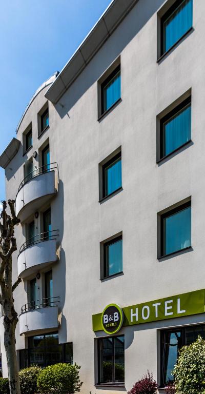 a hotel in front of a building at B&B HOTEL La Rochelle Centre in La Rochelle