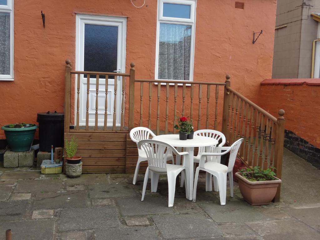 Lindisfarne Holiday Apartments - Families & Couples Only - Appartement 2 - Begane Grond