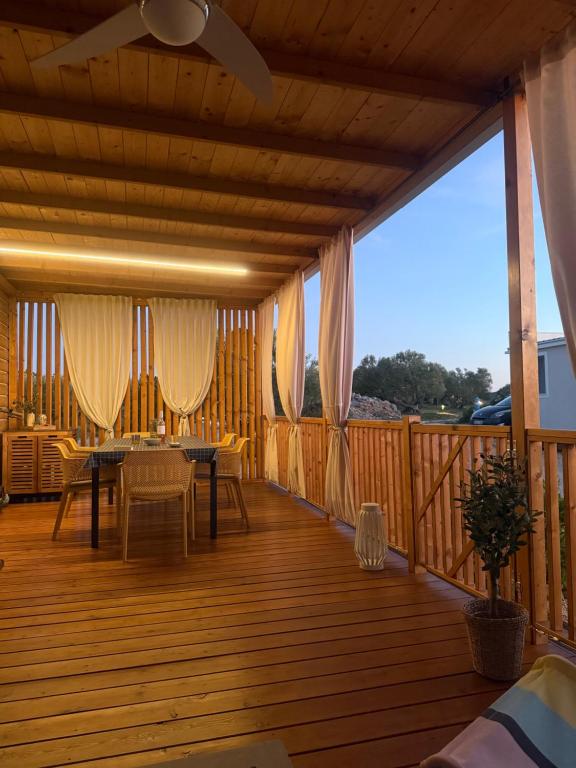 Balkón nebo terasa v ubytování O'LIVE PREMIUM Mobile Home