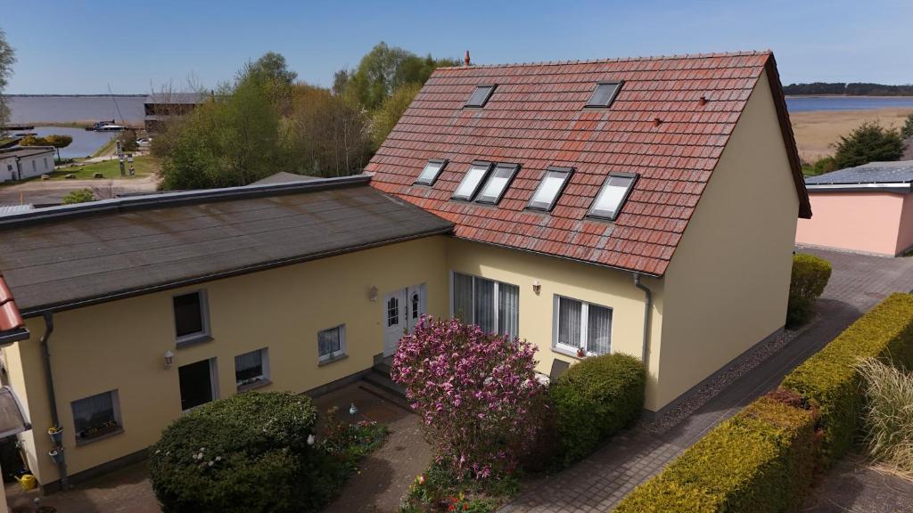 an overhead view of a house with a red roof at Ferienwohnung Morgensonne in Ueckeritz