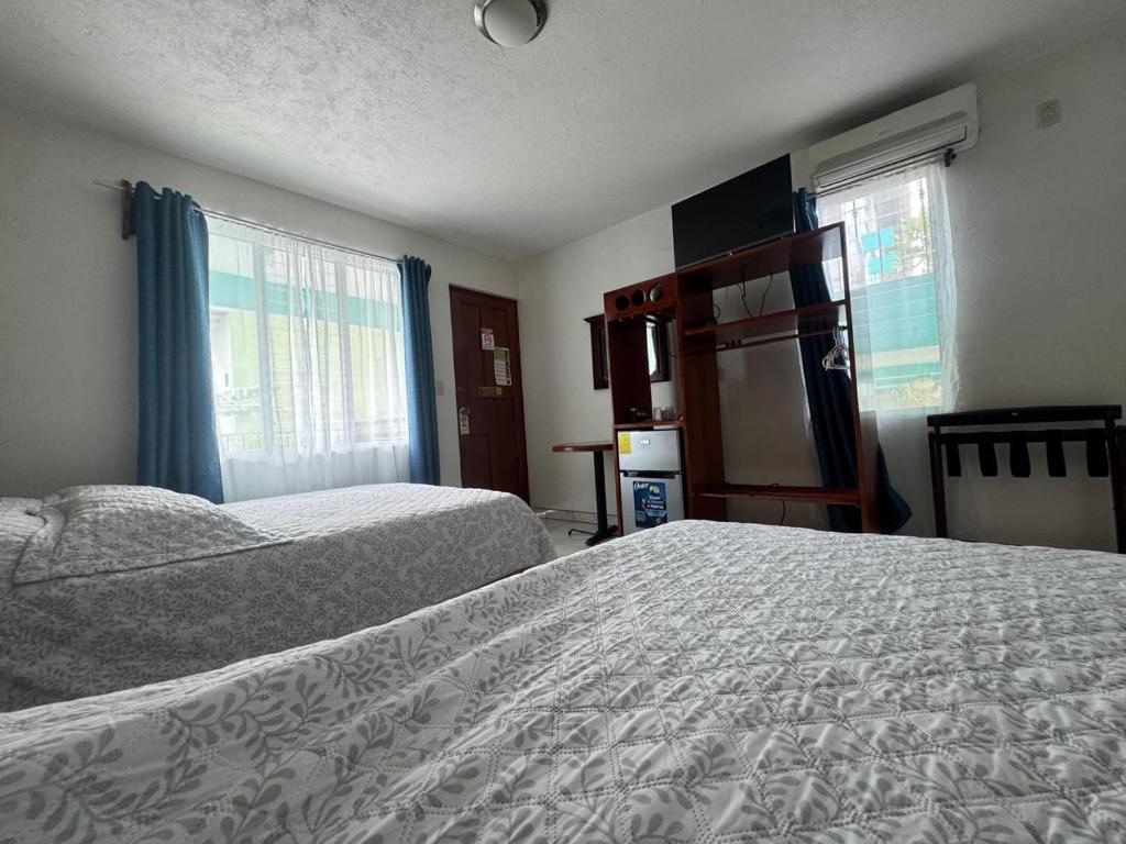 Postel nebo postele na pokoji v ubytování Arenal Hostel Resort