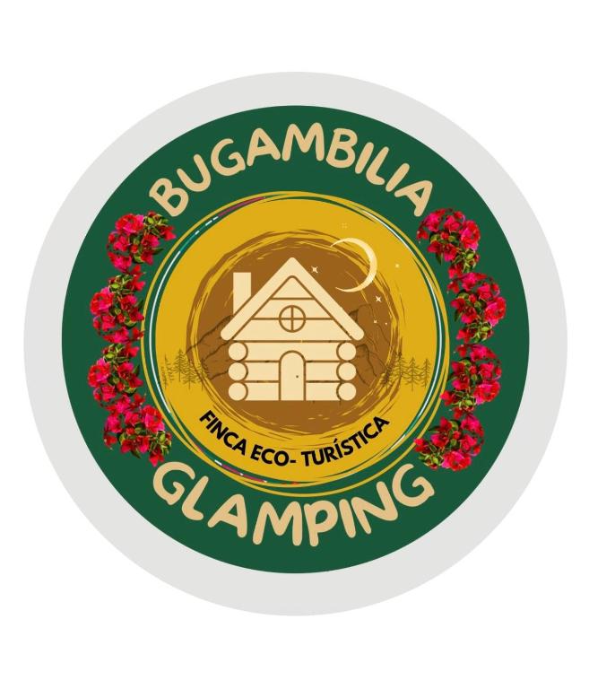 a round label with a logo of a log cabin with red flowers at Glamping Bugambilia in Subía