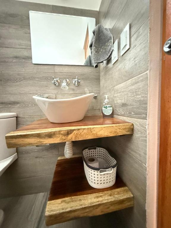 Bagno di Casa Sixta a 7min del aeropuerto internacional PMX y 2 cuadras terminal autob ADO