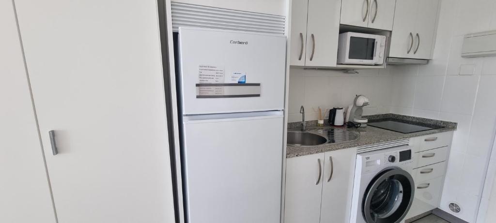 Kuchyňa alebo kuchynka v ubytovaní Tropicana playa