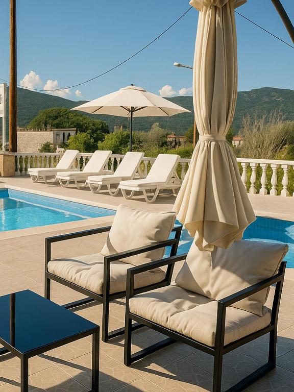 Nespecifikovaný výhled na hory nebo výhled na hory při pohledu z hotelu
