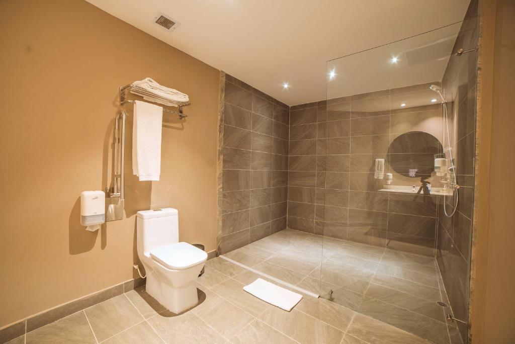 Koupelna v ubytování Hotel F25