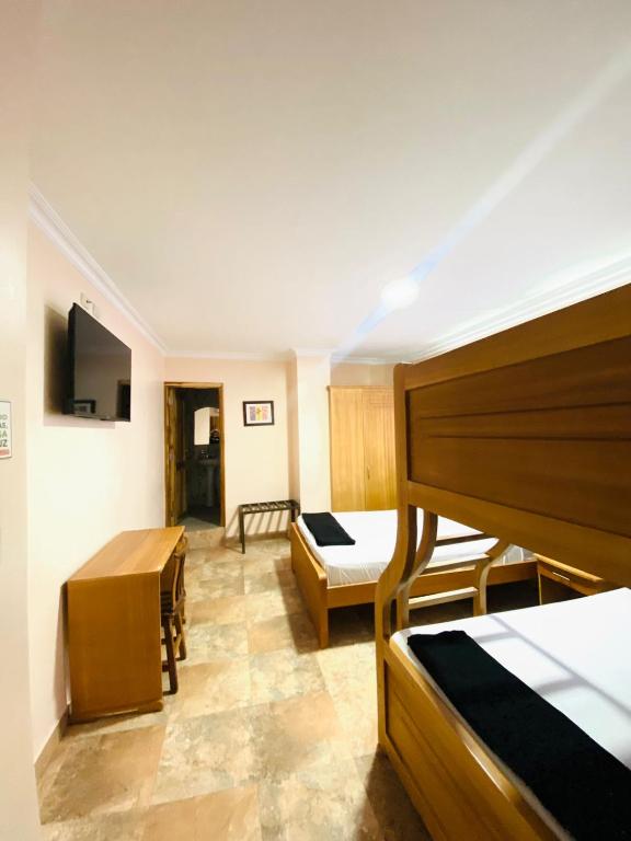 TV a/nebo společenská místnost v ubytování HOTEL MARLUZ