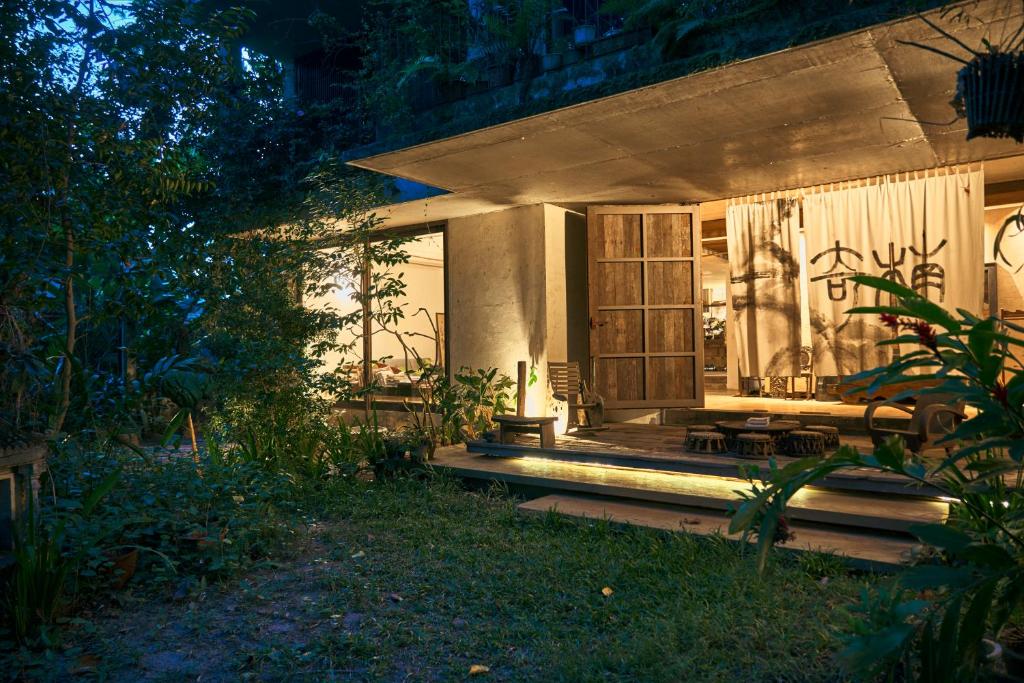 a house with a porch with a bench in the yard at Kyara Arthouse Villa in Thanh Ðông (1)