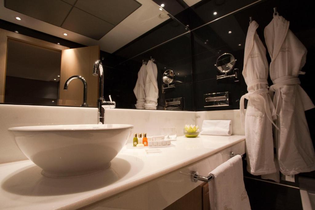 Koupelna v ubytování Nexus Valladolid Suites & Hotel