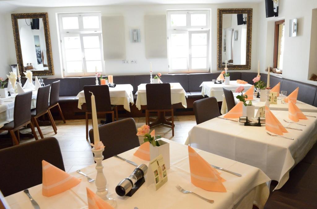 Restaurace v ubytování Hotel Zu den Drei Kronen
