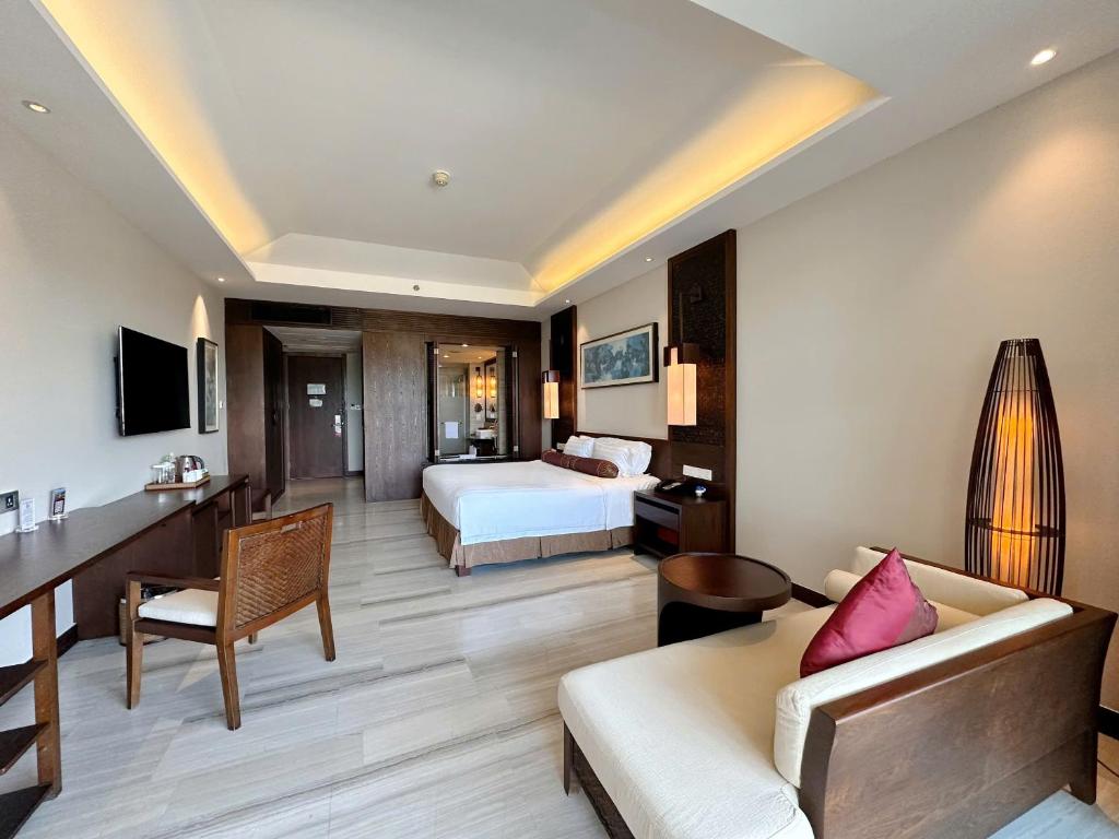Premier City View Double Room with Balcony and Bathtub