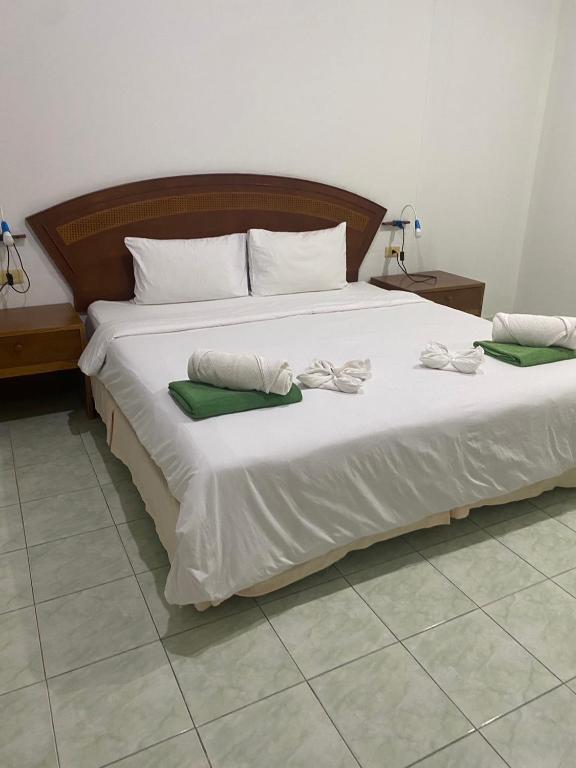 Postel nebo postele na pokoji v ubytování Cousin Resort