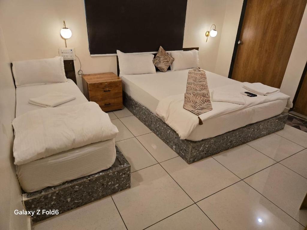 Postel nebo postele na pokoji v ubytování Sasan Gir Forest Darsh Resort