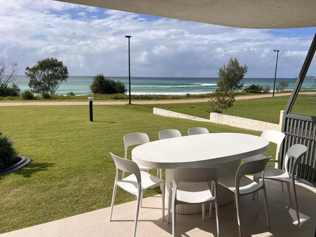Beachfront San Simeon Beachfront Apartments Tugun - Appartamento Superiore Al Piano Terra Fronte Mare Con 2 Camere Da Letto