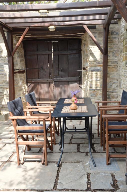 Patio nebo venkovní prostory v ubytování Fyloma Villa With 5 Bedrooms