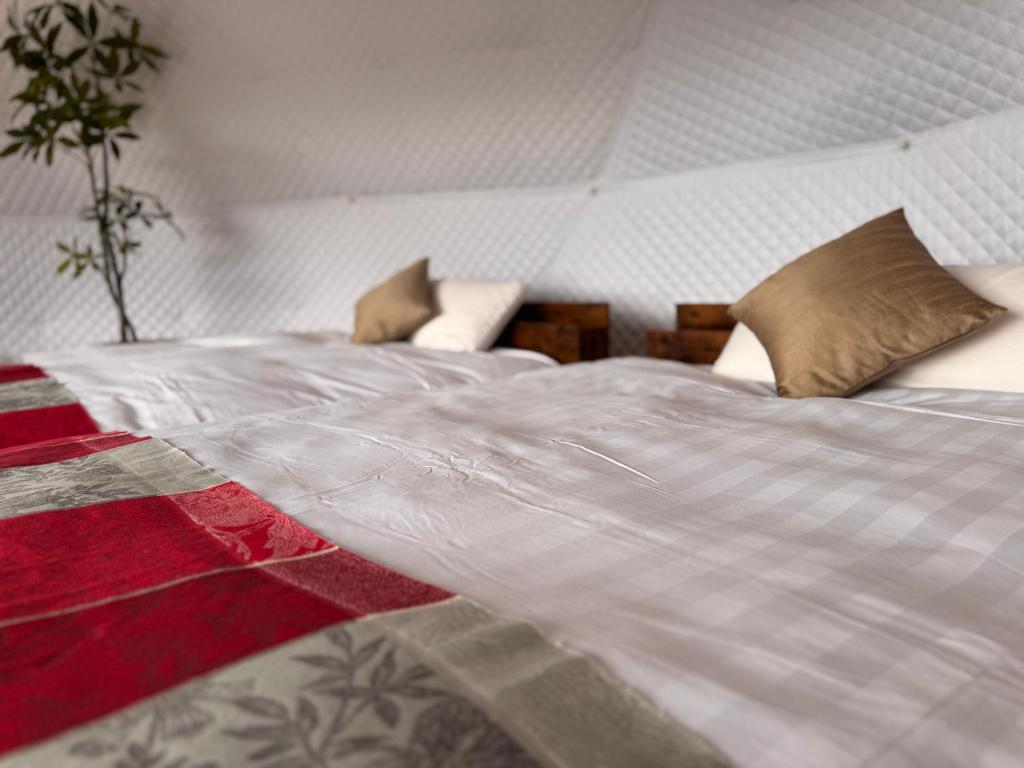 Postel nebo postele na pokoji v ubytování YUKARA Glamping 北海道大沼公園