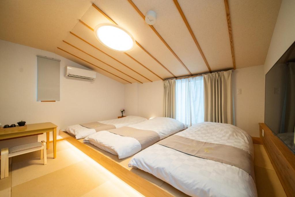 Postel nebo postele na pokoji v ubytování KAYO NIJO Hotel