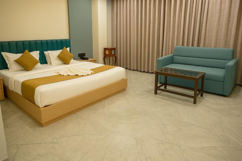 Postel nebo postele na pokoji v ubytování StayGuru Hotel Kutch Elegance
