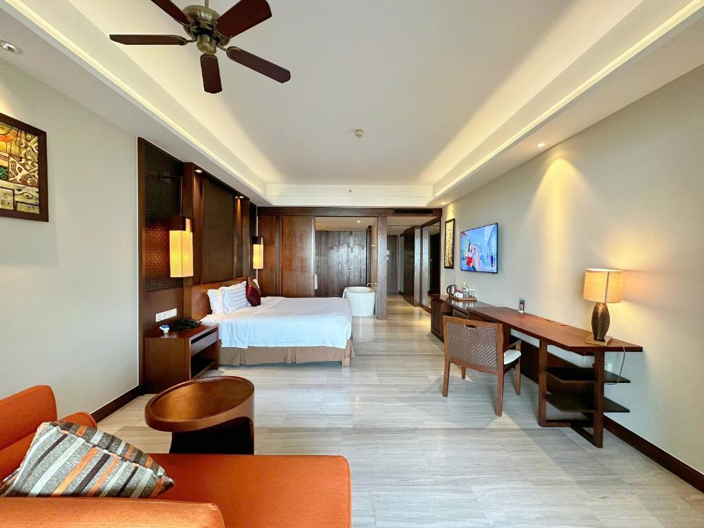 Premier Ocean View Double Room with Balcony and Bathtub