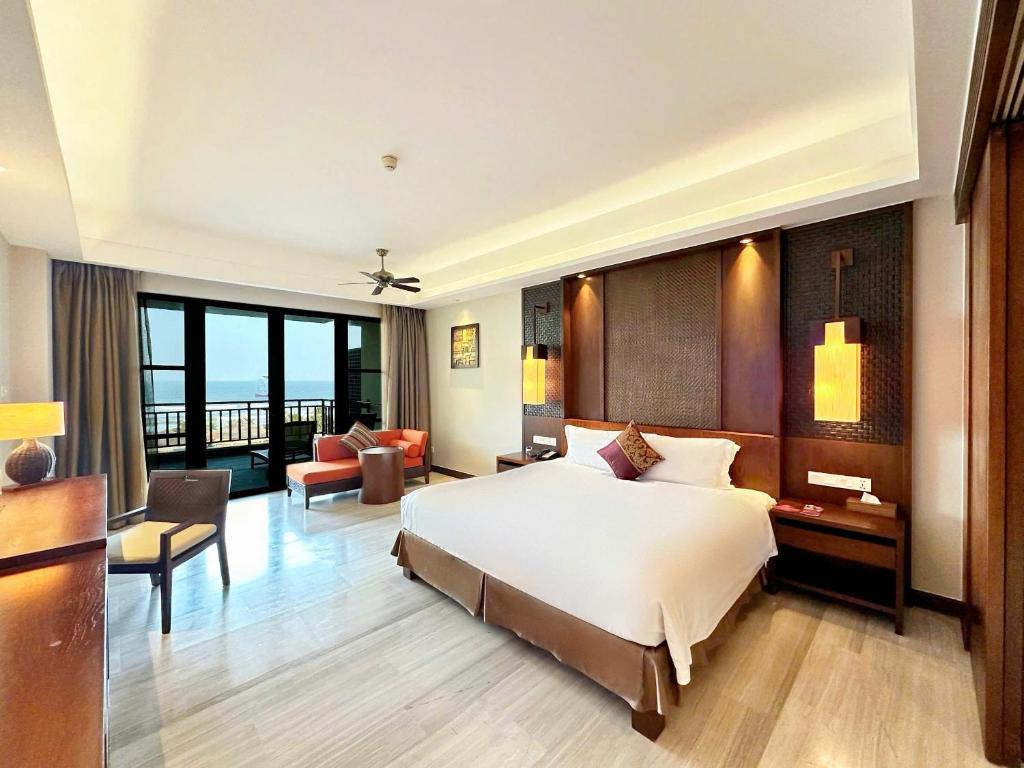 Premier Ocean View Double Room with Balcony and Bathtub