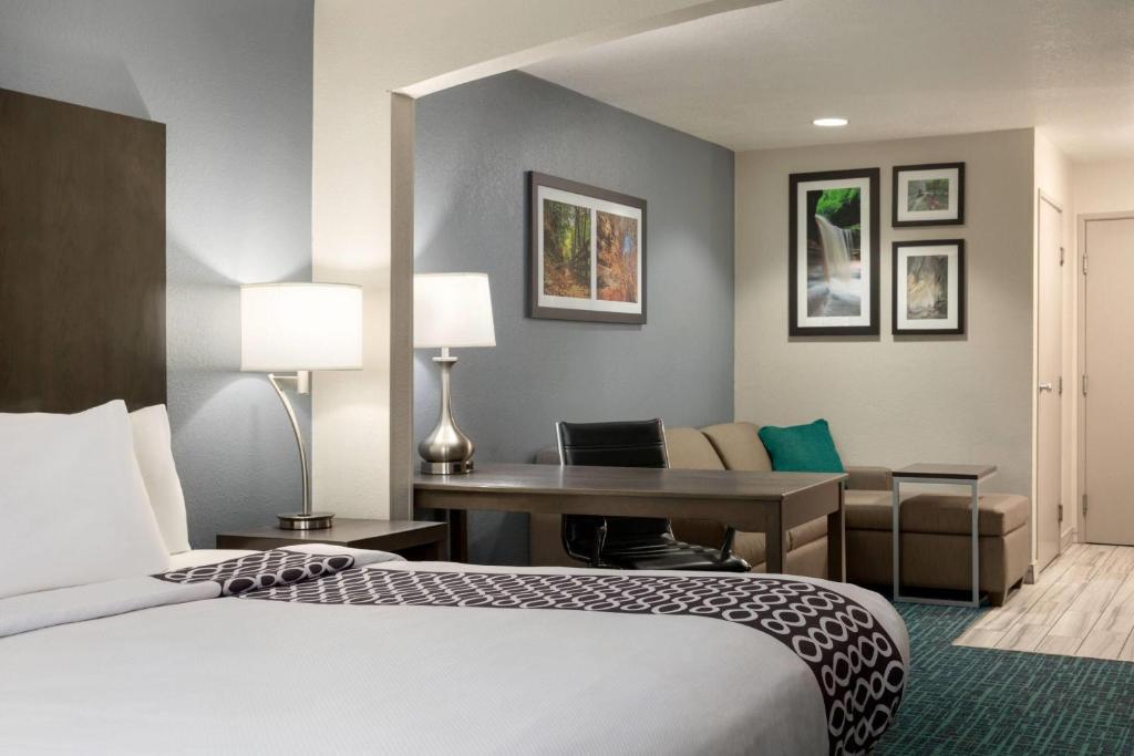 La Quinta Inn & Suites by Wyndham Peru Starved Rock St Park - Deluxe Suite Met Kingsize Bed - Niet-Rokers