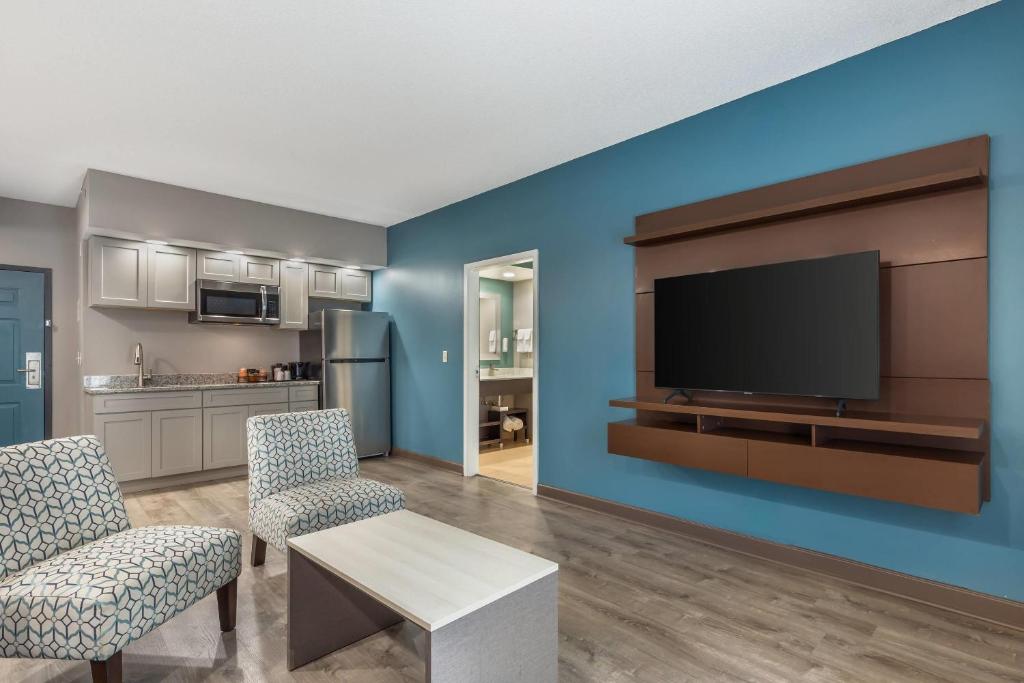 Kuchyň nebo kuchyňský kout v ubytování Quality Inn Wilmington