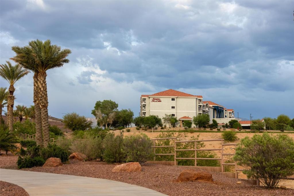 Hampton Inn & Suites by Hilton Mesquite photo