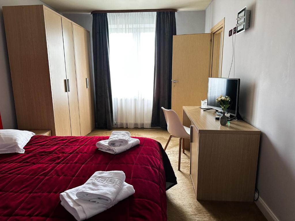 Postel nebo postele na pokoji v ubytování Grand Master Hotel