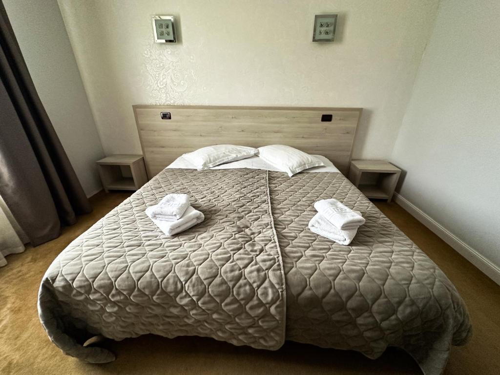 Postel nebo postele na pokoji v ubytování Grand Master Hotel