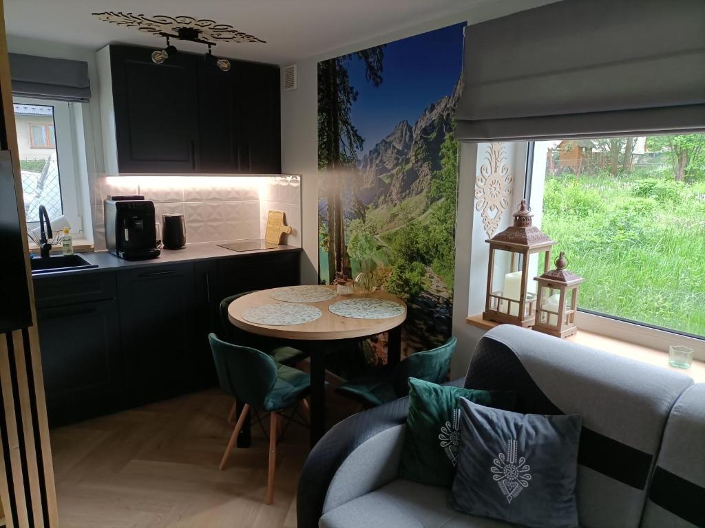 Kuchyň nebo kuchyňský kout v ubytování Apartament Zacisze w Białym Dunajcu, Sauna, Kominek, Bezpłatny parking