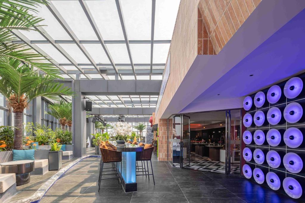 Restaurace v ubytování 东莞企石康门紫酒店