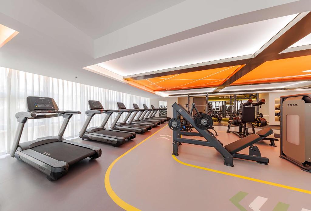 Fitness centrum a/nebo fitness zařízení v ubytování 东莞企石康门紫酒店