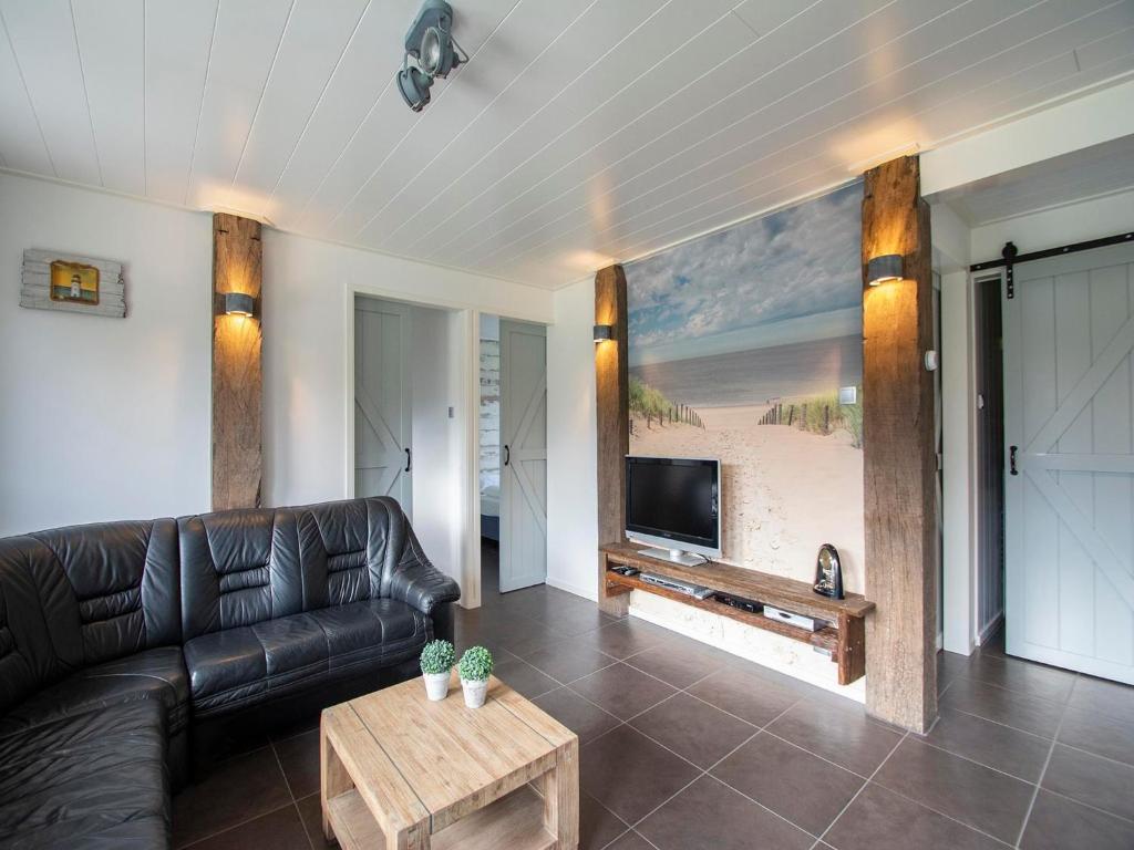 TV a/nebo společenská místnost v ubytování Beachside holiday home