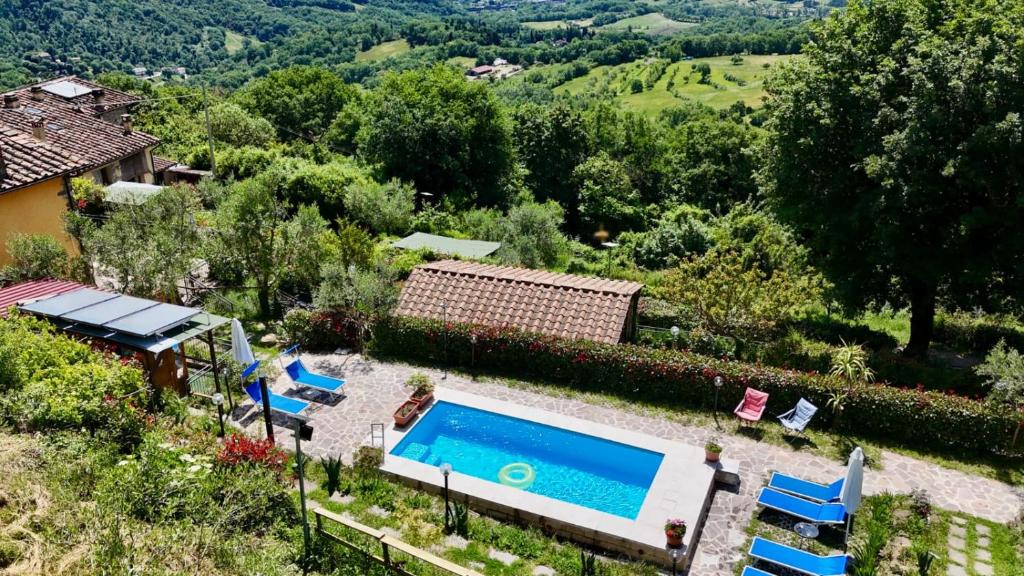 an external view of a villa with a swimming pool at Casetta nel Podere di Massi in Barberino di Mugello