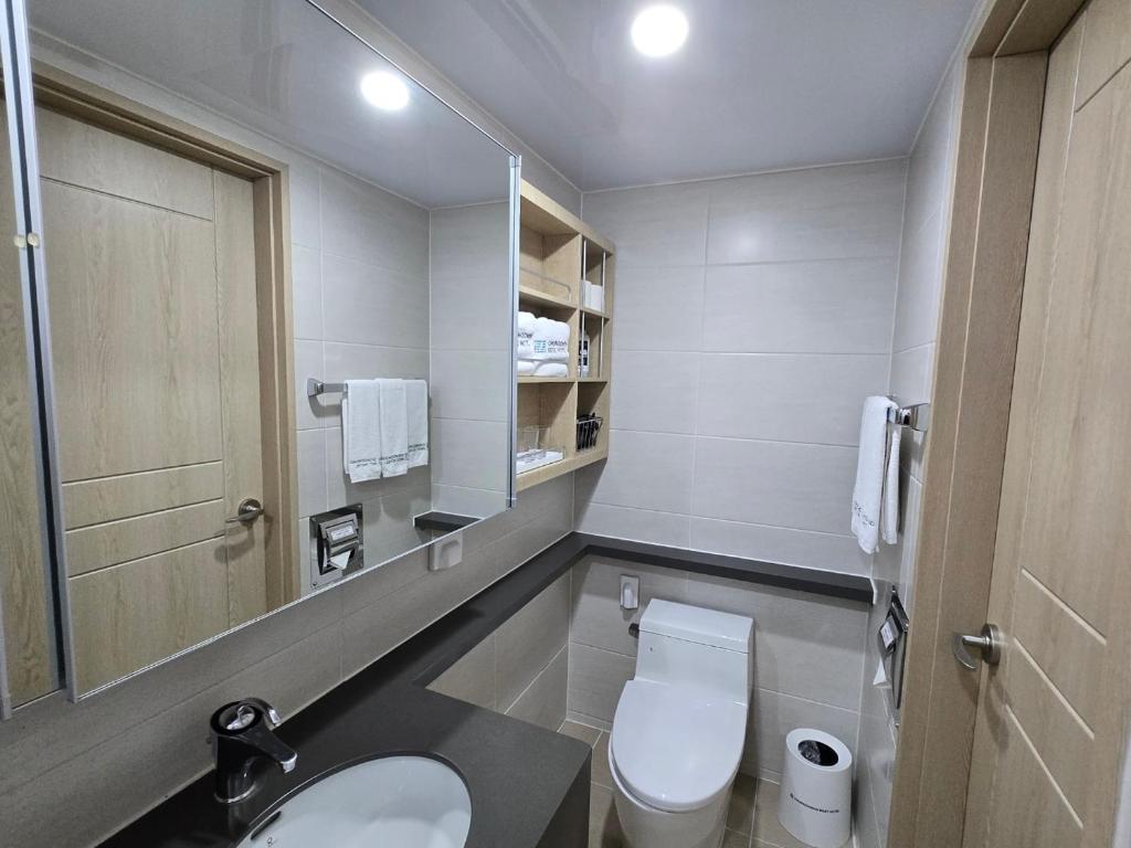 Koupelna v ubytování Chungchoho Best Hotel