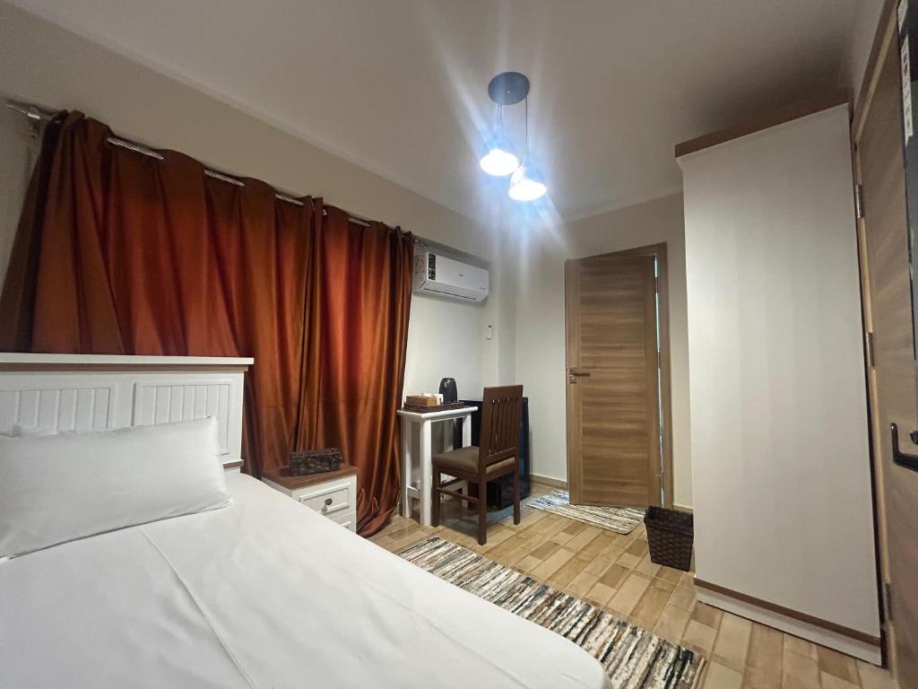 Postel nebo postele na pokoji v ubytování Stayline hotel apartments 5 mins from Cairo airport