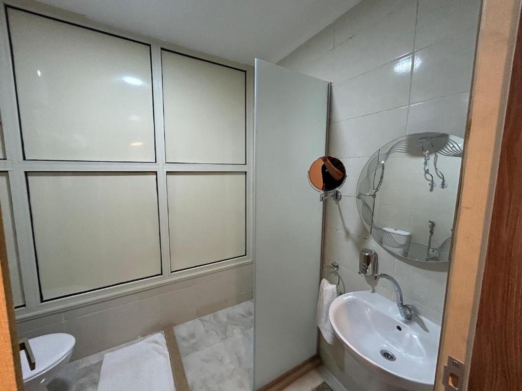 Koupelna v ubytování Stayline hotel apartments 5 mins from Cairo airport