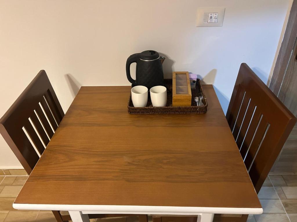 Příslušenství pro přípravu čaje a kávy v ubytování Stayline hotel apartments 5 mins from Cairo airport