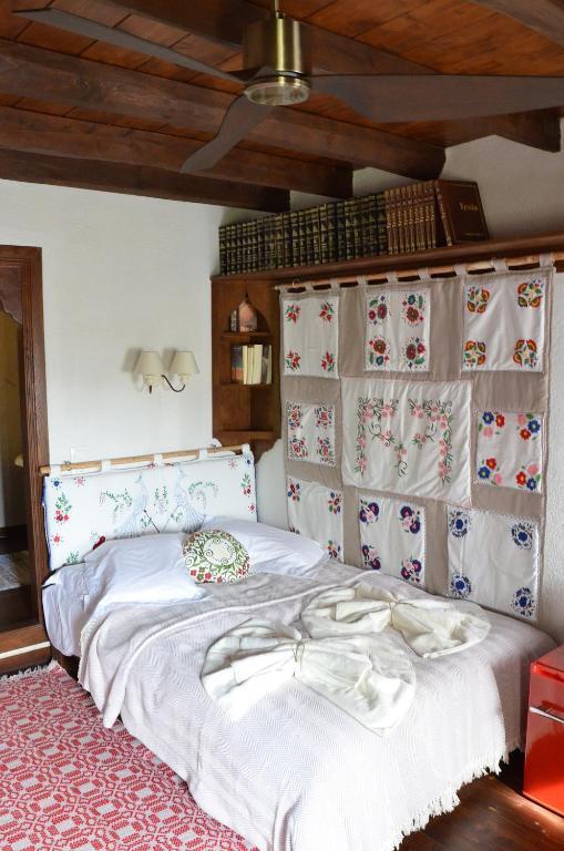 Postel nebo postele na pokoji v ubytování Fyloma Villa With 5 Bedrooms