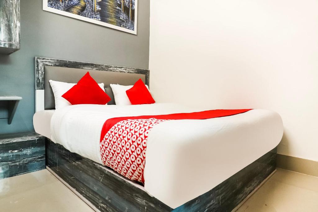 Postel nebo postele na pokoji v ubytování Hotel O Sheela
