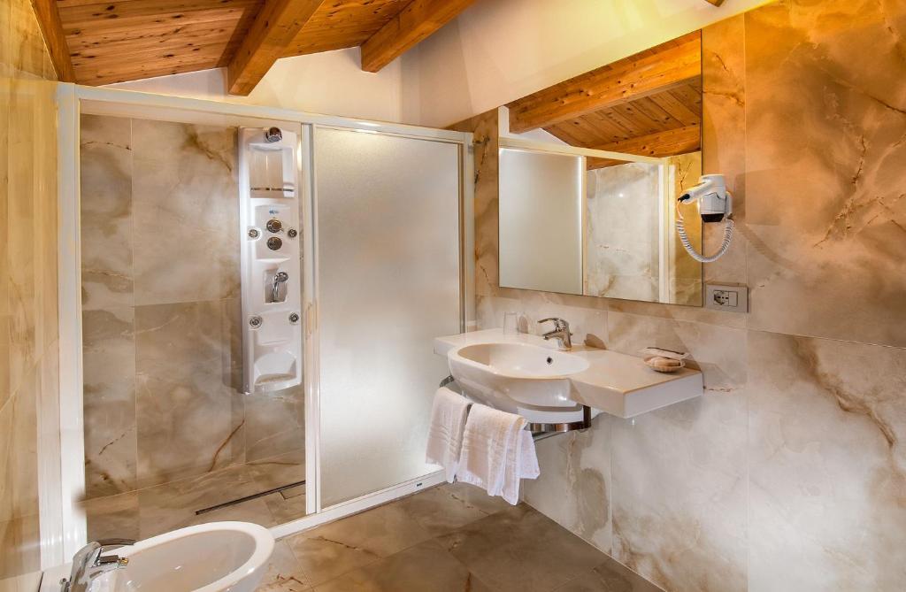 Koupelna v ubytování Hotel Giuliana