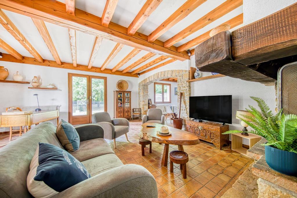 a living room with a couch and a tv at Maison de vacances Valériane in Lège-Cap-Ferret