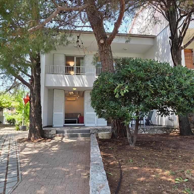 Holiday House Hlad