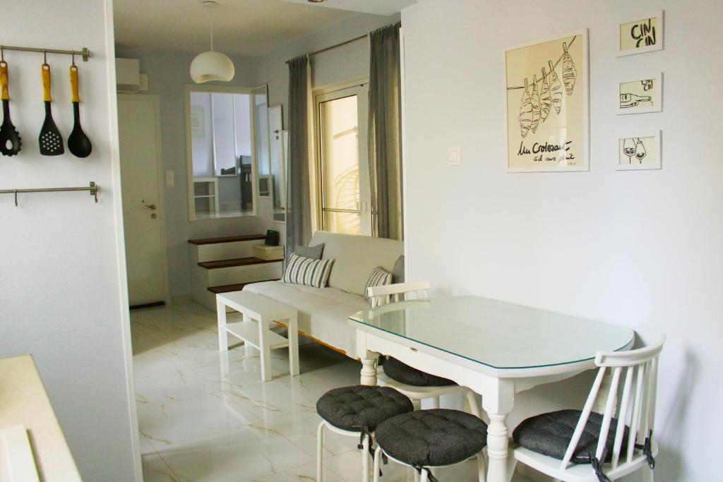 Χώρος καθιστικού στο Themis Apartment