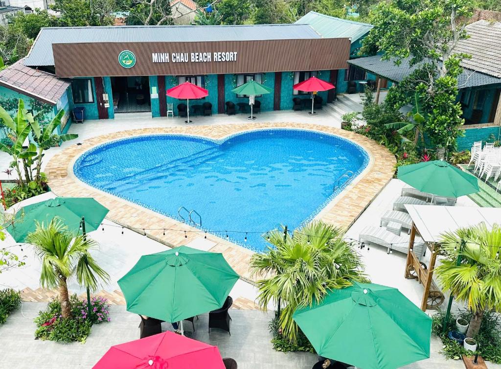 Bazén v ubytování Minh Chau Beach Resort nebo v jeho okolí